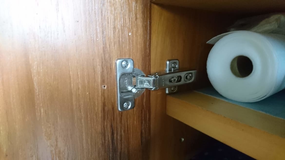 蝶番の調整・交換なら名古屋市熱田区の建具修理の窓口名古屋市熱田区